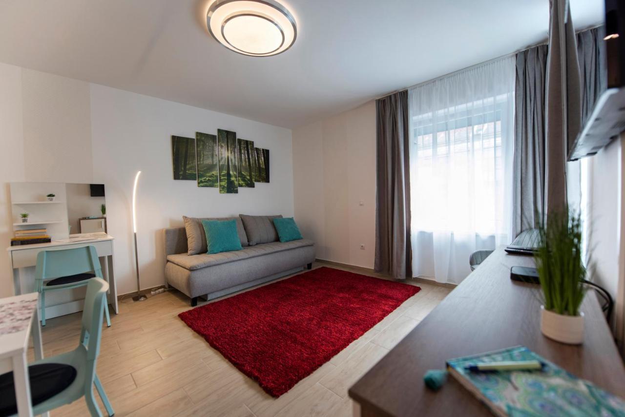 Lovely Apartman- Free Parking Pécs Exterior foto