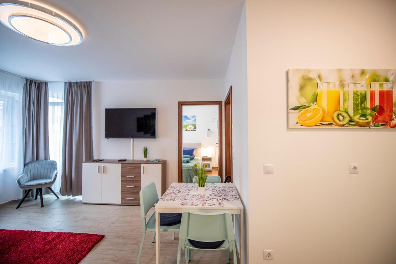 Lovely Apartman- Free Parking Pécs Exterior foto