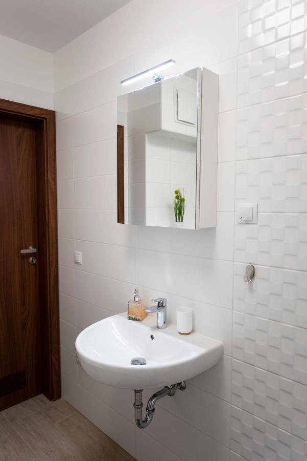 Lovely Apartman- Free Parking Pécs Exterior foto