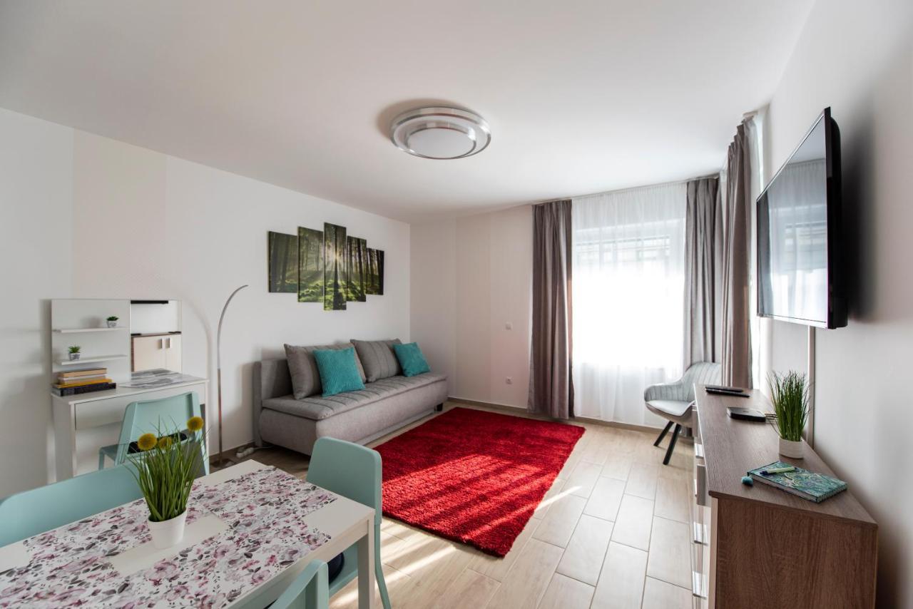 Lovely Apartman- Free Parking Pécs Exterior foto