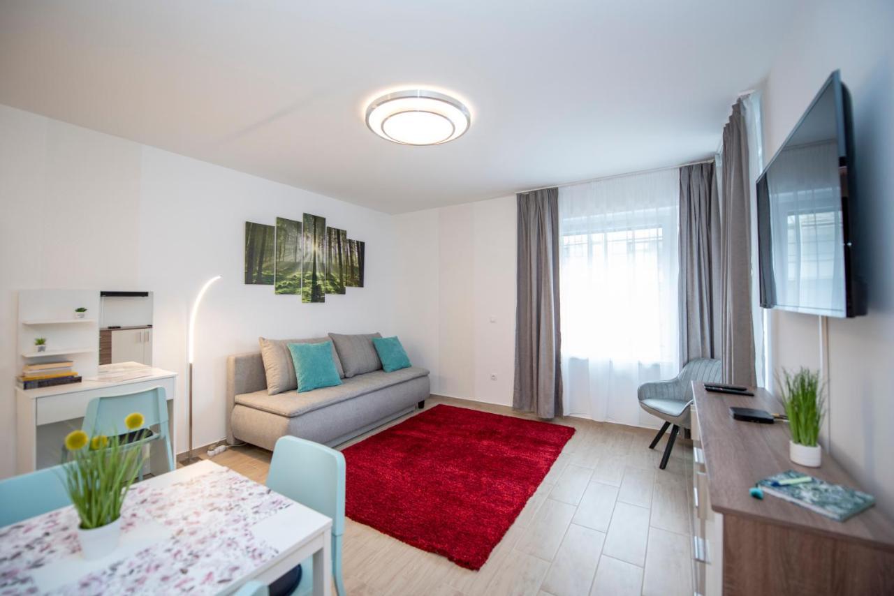 Lovely Apartman- Free Parking Pécs Exterior foto