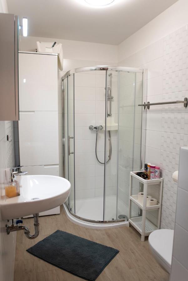 Lovely Apartman- Free Parking Pécs Exterior foto