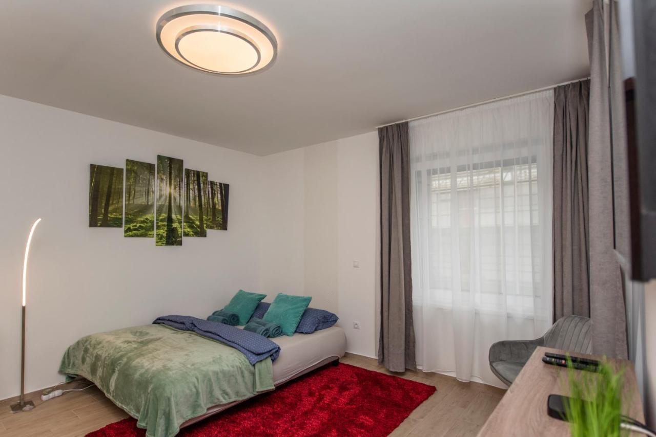 Lovely Apartman- Free Parking Pécs Exterior foto