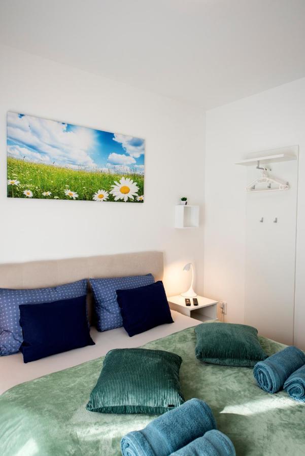 Lovely Apartman- Free Parking Pécs Exterior foto