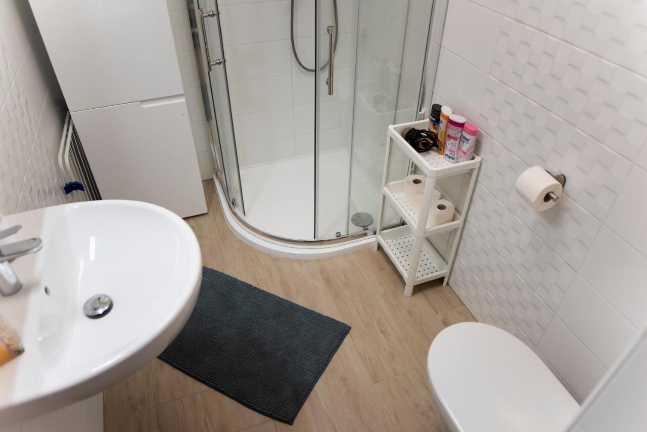 Lovely Apartman- Free Parking Pécs Exterior foto